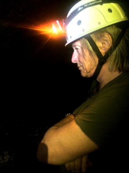 Konsentrasjon og sikkerhet i Montesino grotten. Foto Henning Høholt